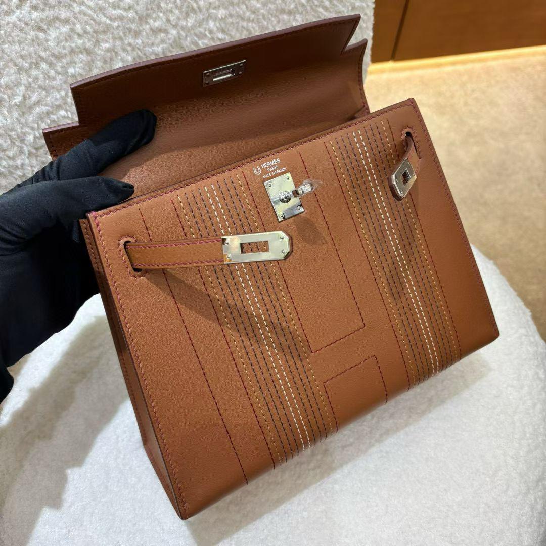 Limited Edition Hermes Kelly 25 San Francisco bag in Gold